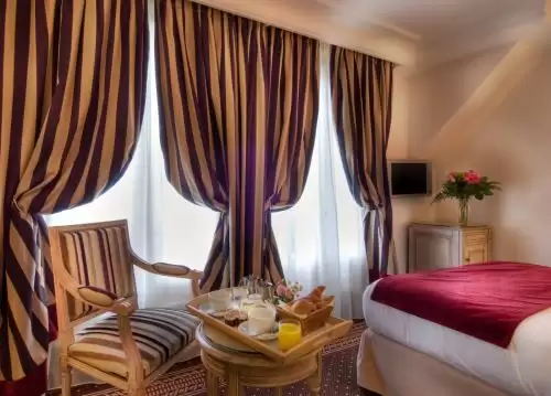 Superior Room in 4-star Hotel Trocadero La Tour in Paris