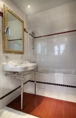 Bathroom in Hotel Trocadero La Tour in Paris